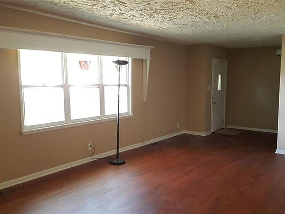 3rd image of 1712 Costello Dr