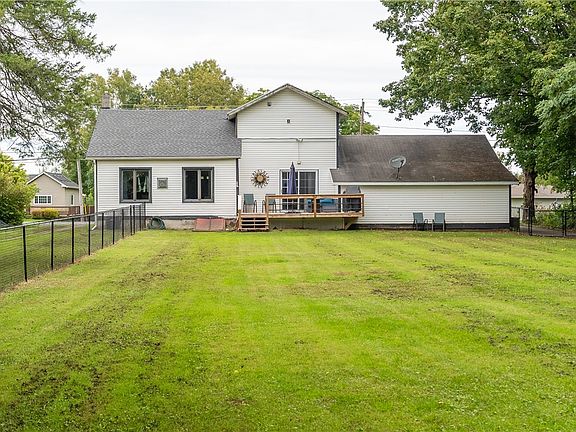 5th image of 16628 Ridge Rd