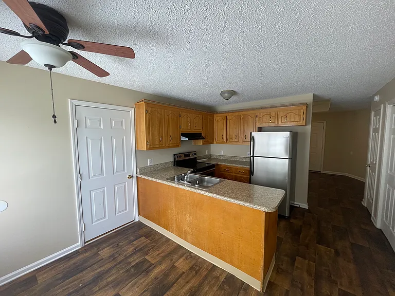 540 Indian Ave — Photo 3