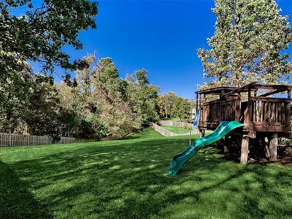 Sweet Treehouse in your own backyard! And you'll never tire of this view through the seasons!