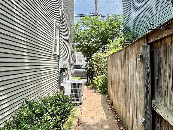 5th image of 1224 Prince St APT 2