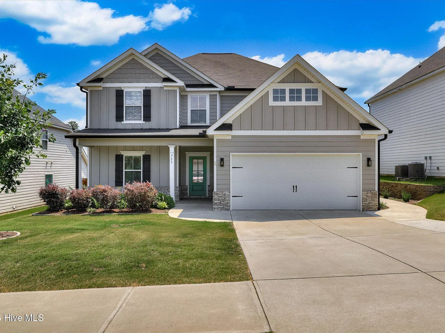 5 bed, 3.5 bath, 2749 sqft, $2,395 — Photo 1