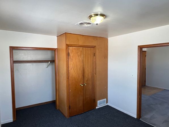 Upper 1BD/1BA Apartment Downtown - Tenant Pays Electric Only, 233 S Duluth Ave, Sioux Falls, SD 57104