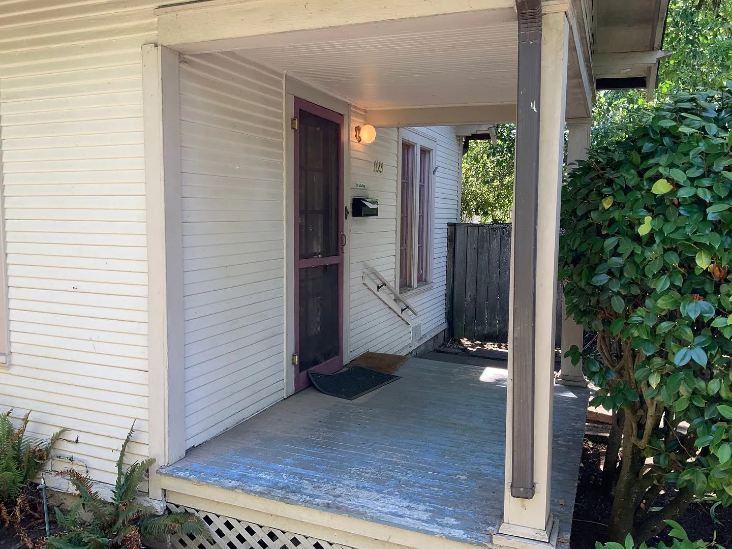 2 Bedroom Home in Downtown Eugene — Photo 4
