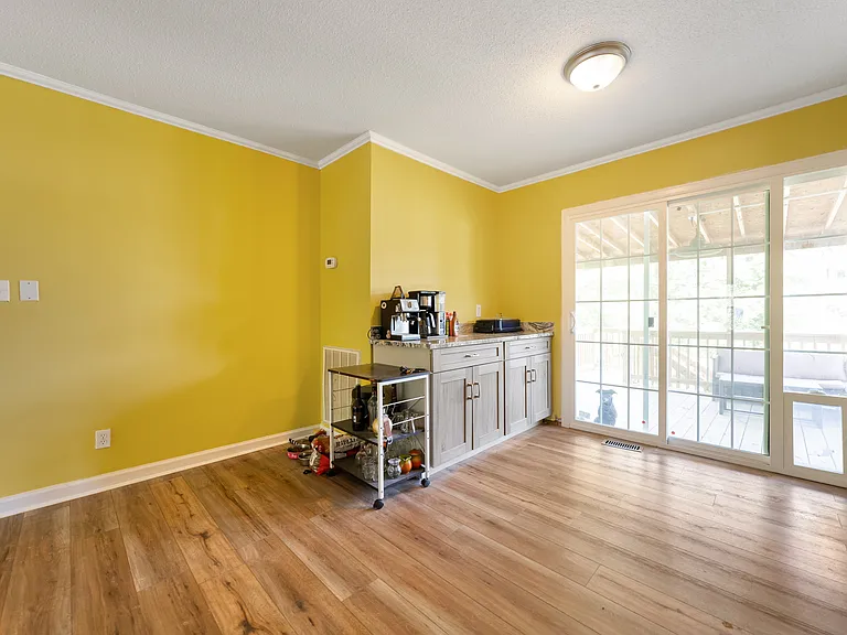 323 Bandock Dr — Photo 6