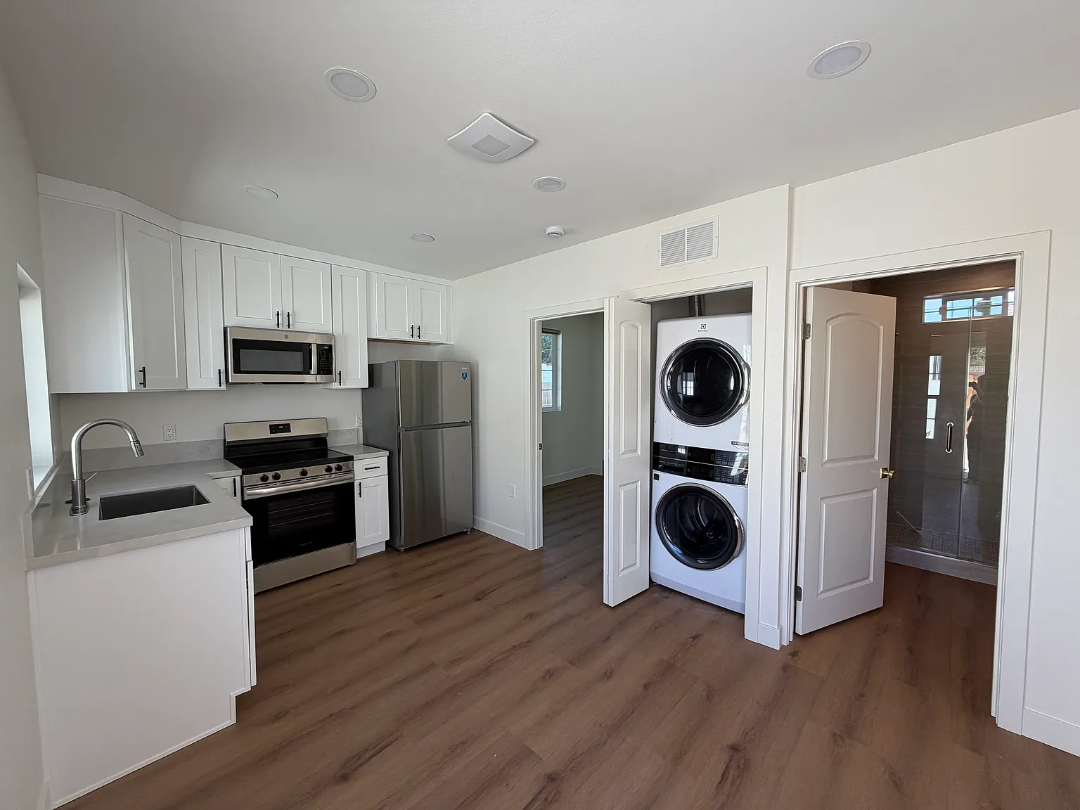1 bed, 400 sqft, $2,200 — Photo 4