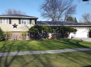 1419 5th St N, Fargo, ND 58102