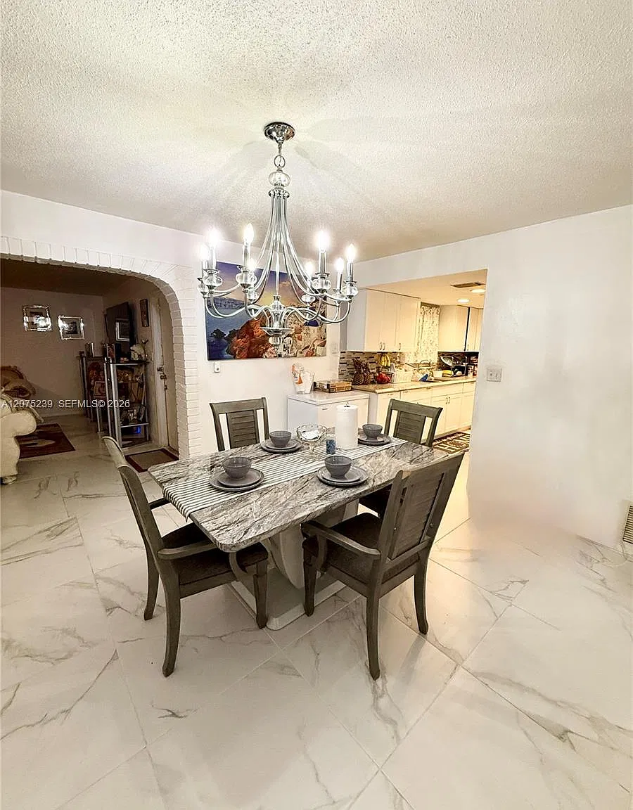 4 bed, 2.0 bath, 1850 sqft, $3,700 — Photo 3