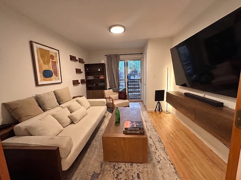 240 W 20th St #A — Photo 2