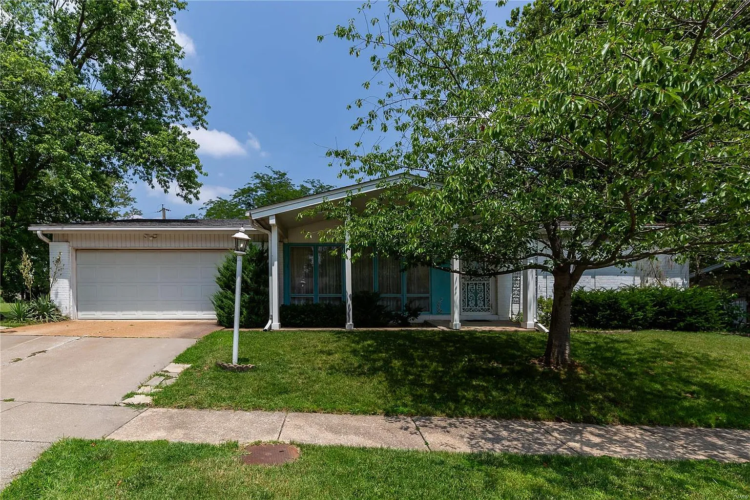 5067 Kempf Dr photo 1
