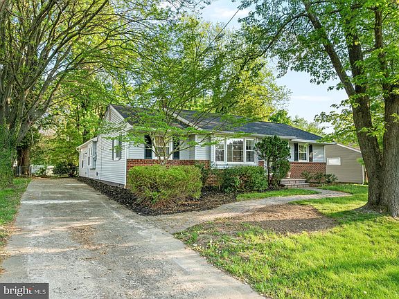 3rd image of 703 Catalina Dr