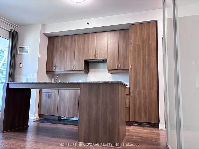 426 University Ave #1606 — Photo 8