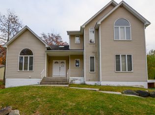 4 Davidge Rd, Middletown, NY 10940