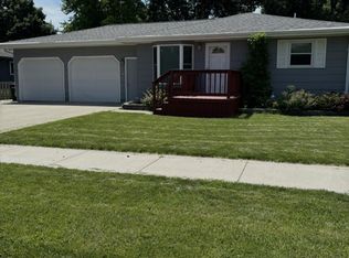 1005 Palmer Pl, Mitchell, SD 57301
