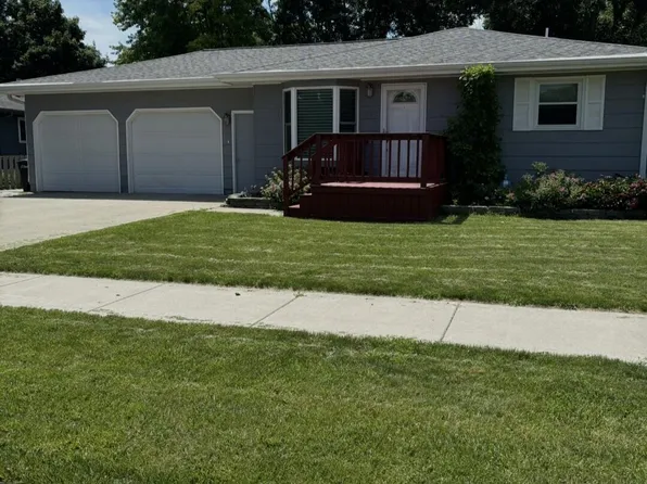 1005 Palmer Pl, Mitchell, SD 57301