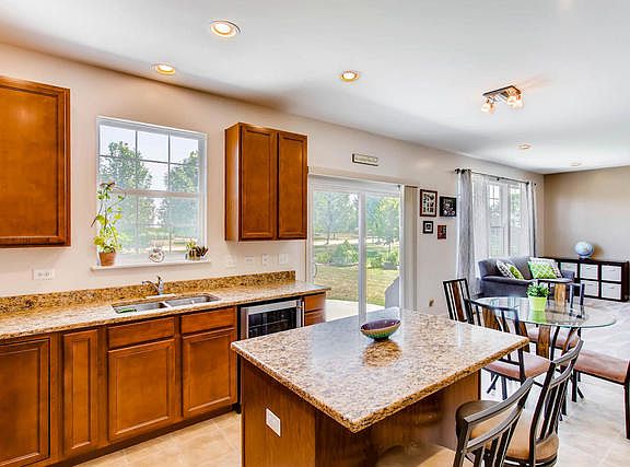 5th image of 3104 Venetian Way