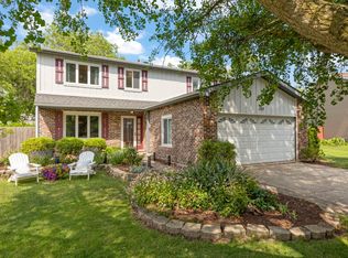 389 Pearson Cir, Naperville, IL 60563