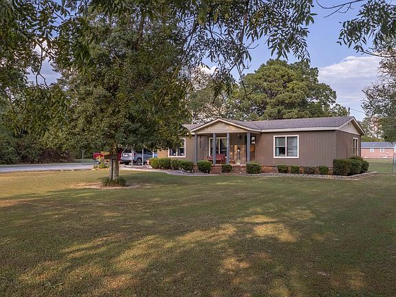 3rd image of 170 Wilson Dr