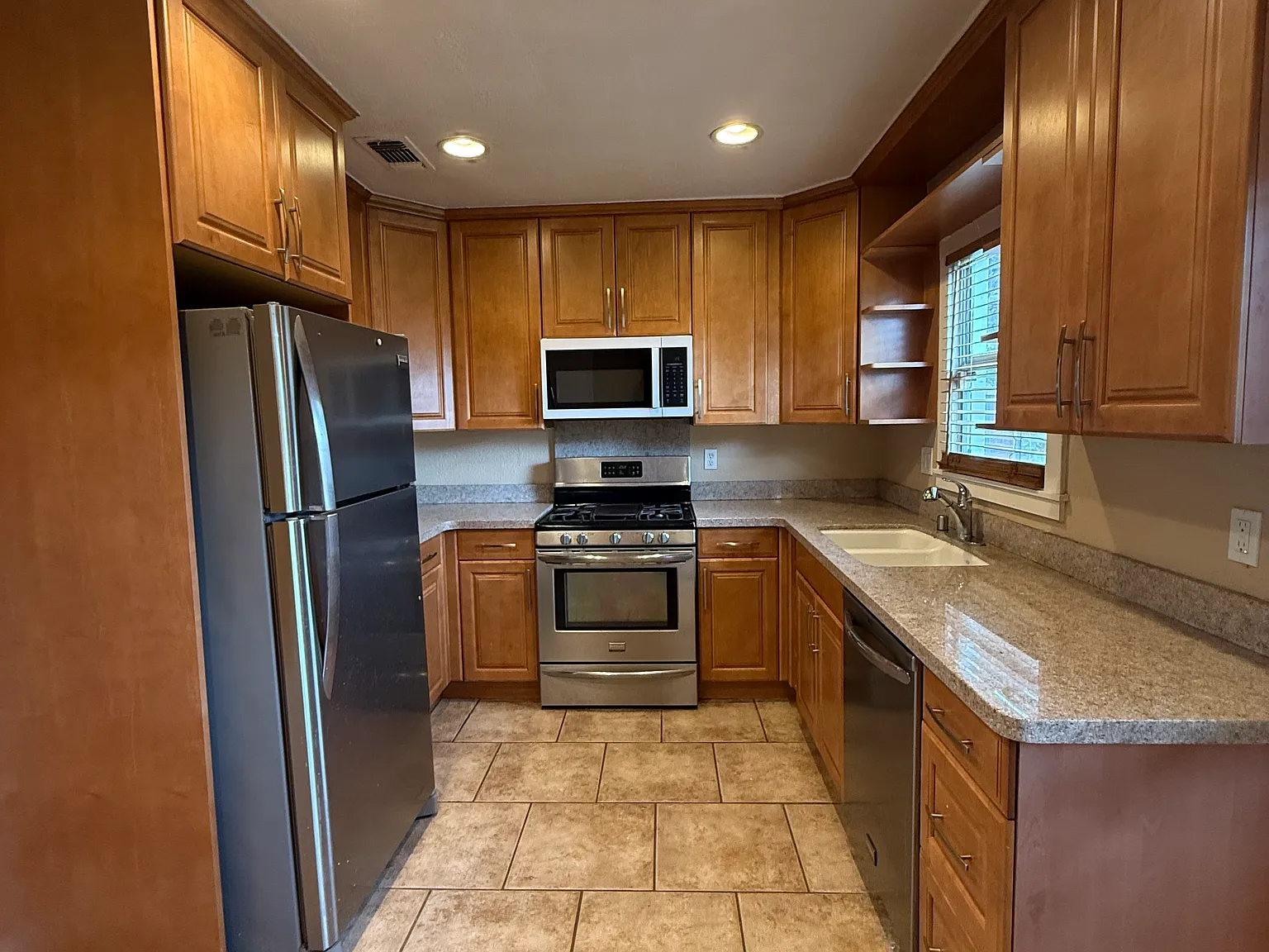 2 bed, 965 sqft, $2,295 — Photo 4