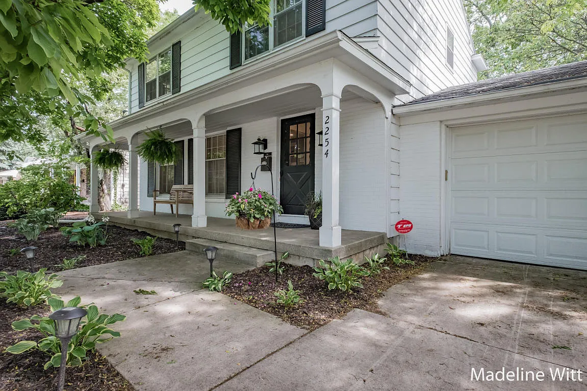 2254 Boston St SE photo 1