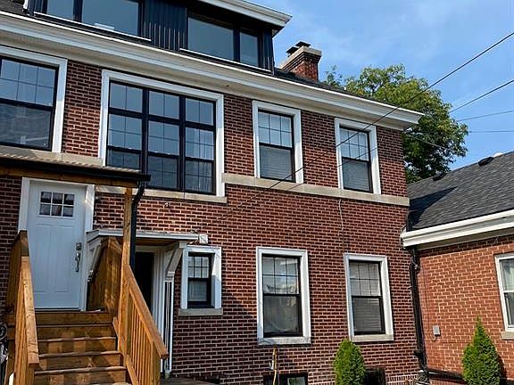 4th image of 1610 Victoria Ave