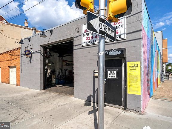 4th image of 1831 Frankford Ave