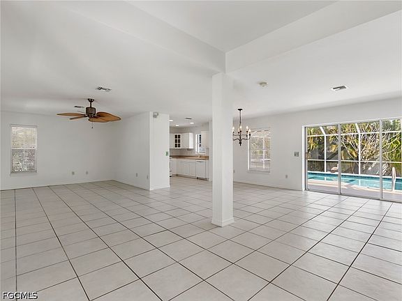 4th image of 647 Coral Dr