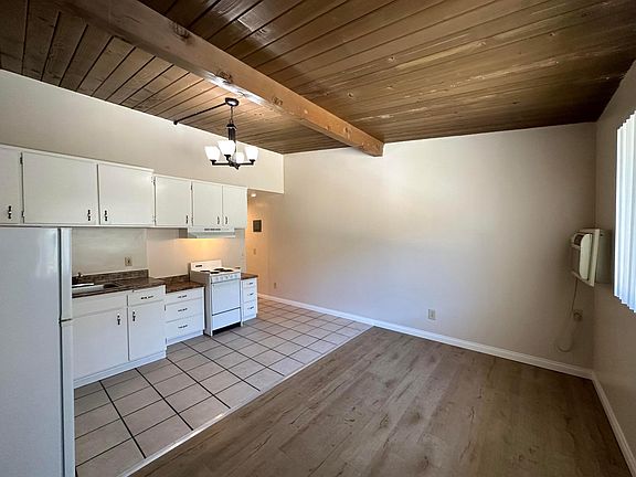 3rd image of 210 S Oak Knoll Ave APT 4