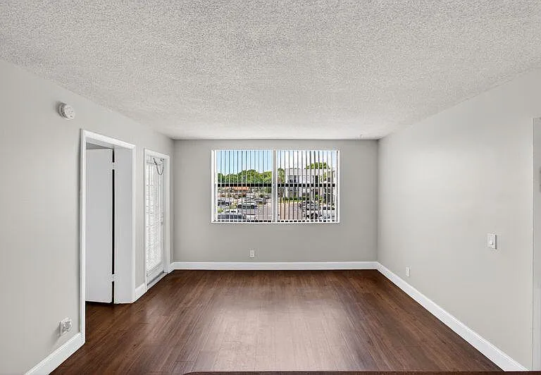 728 Executive Center Dr #29 — Photo 4