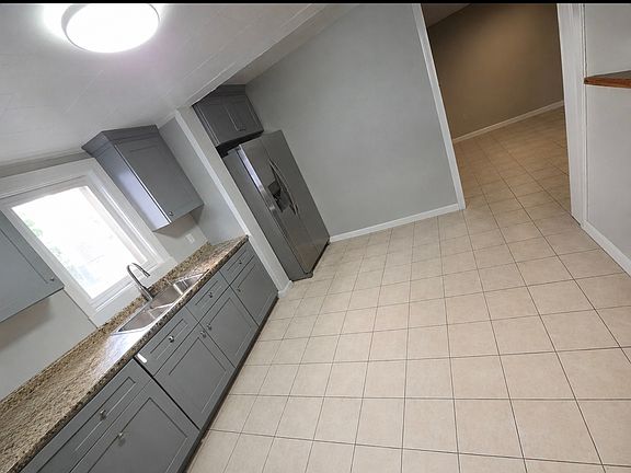 4th image of 27 Chestnut St #B