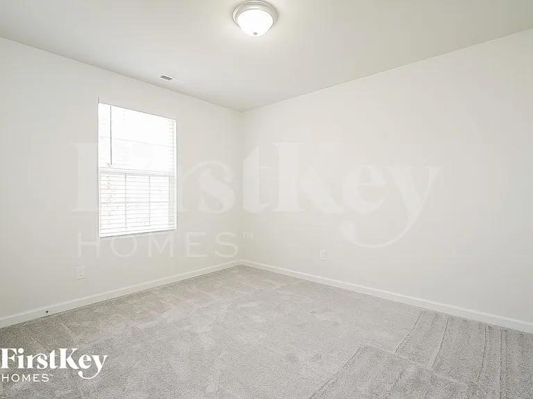 813 Pine Circle Dr — Photo 12