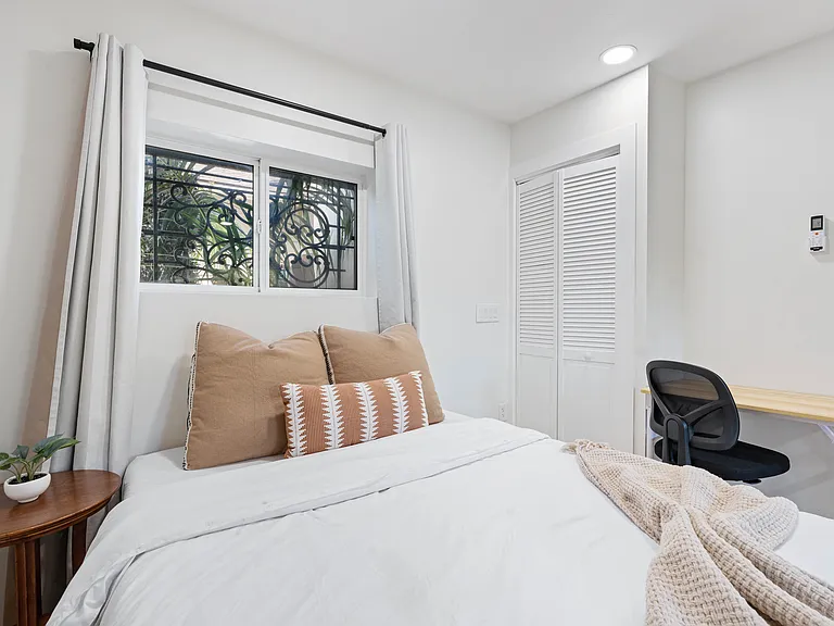 1035 Felder St — Photo 2