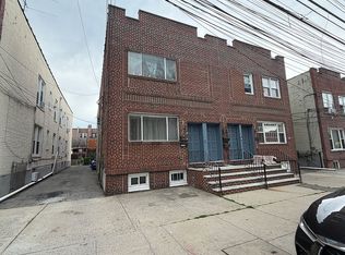 2927 200th St, Bayside, NY 11360