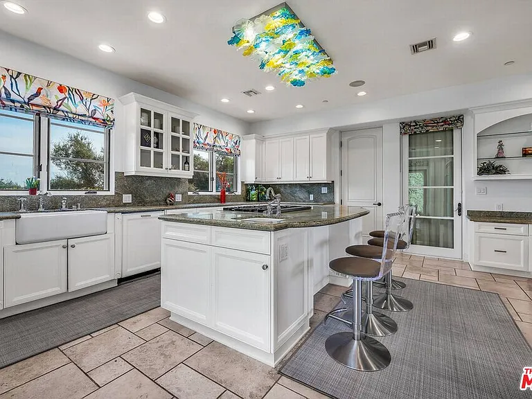3110 Benedict Canyon Dr — Photo 34