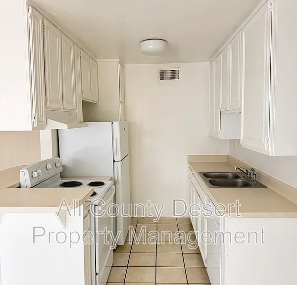 550 S El Cielo Rd #12 — Photo 10