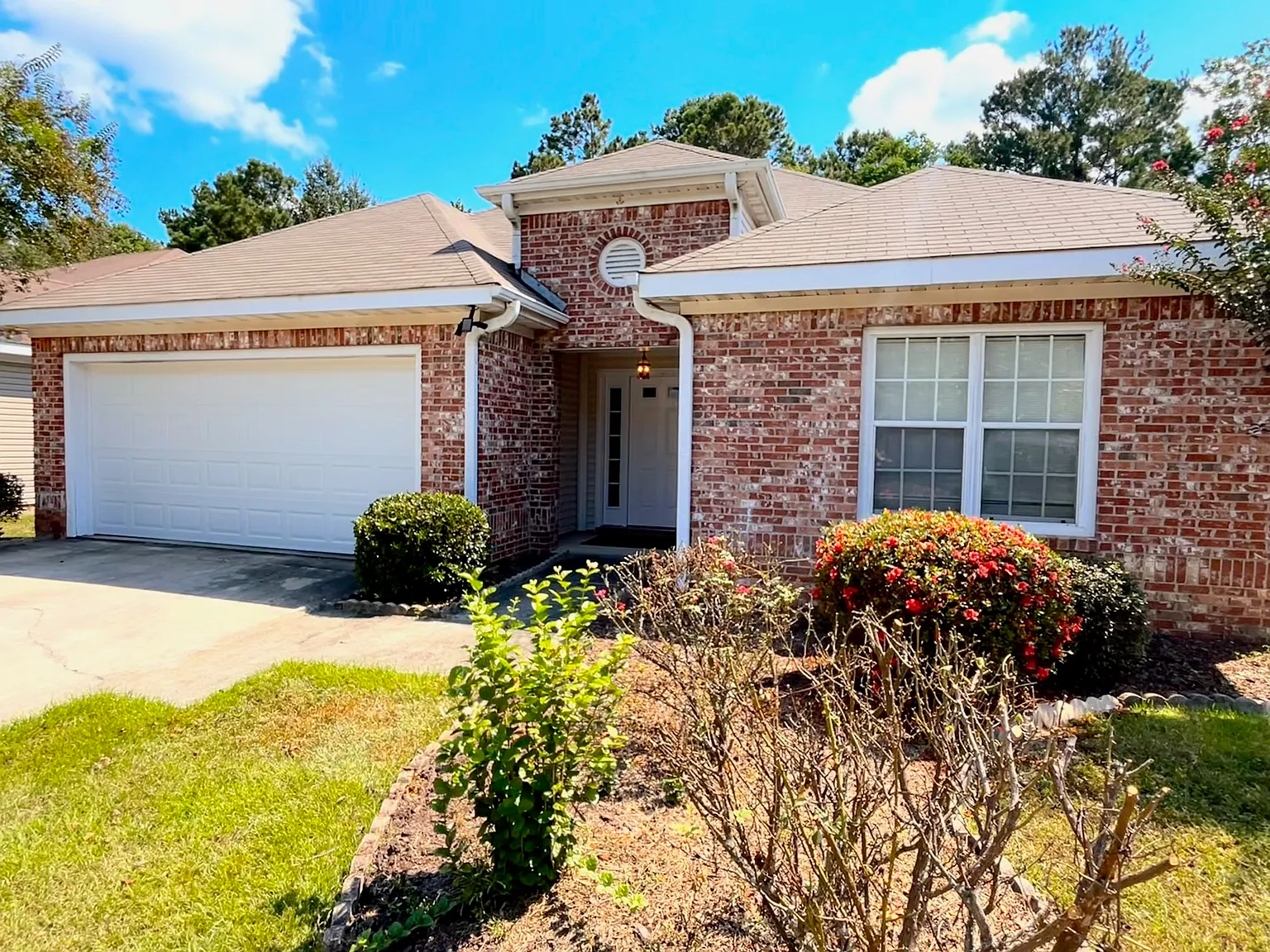 3 bed, 2165 sqft, $1,800 — Photo 2