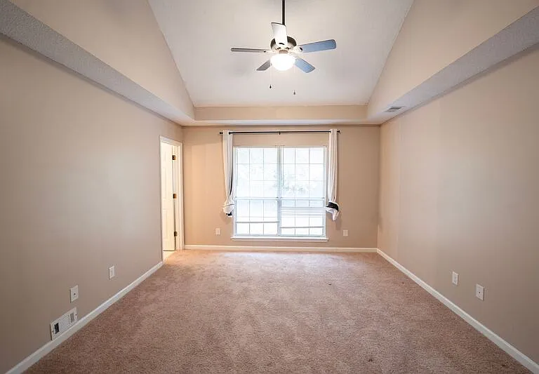428 Floyd Cir — Photo 12