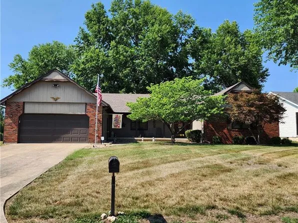 1201 E Green St, Clinton, MO 64735