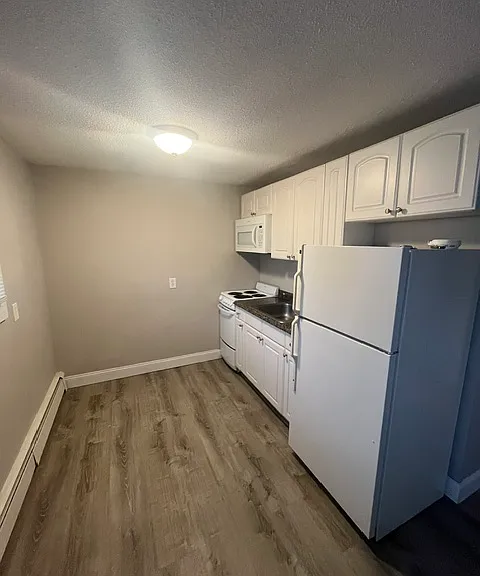 121 Ash St #8 — Photo 3