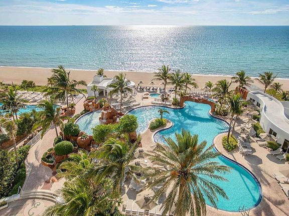 4th image of 18001 Collins Ave #1818