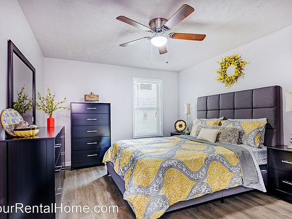 5th image of 610 E College St #B05