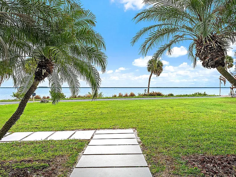 6205 S Indian River Dr — Photo 1