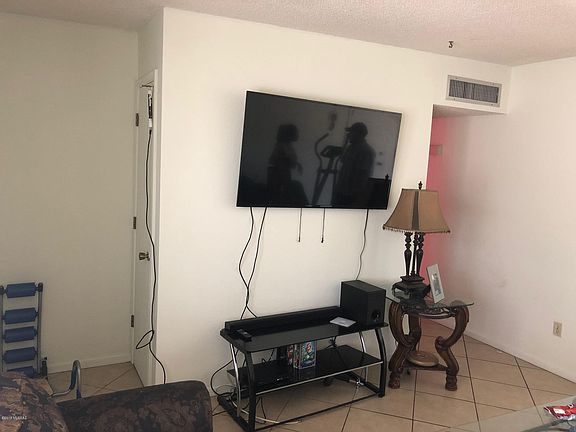 3rd image of 5010 S Greenway Dr
