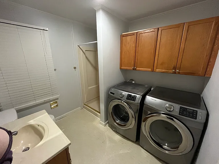 187 E Walnut St — Photo 24