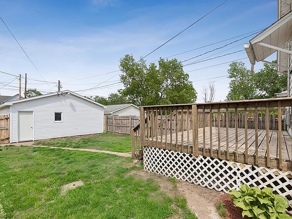 4th image of 560 10th Ave S