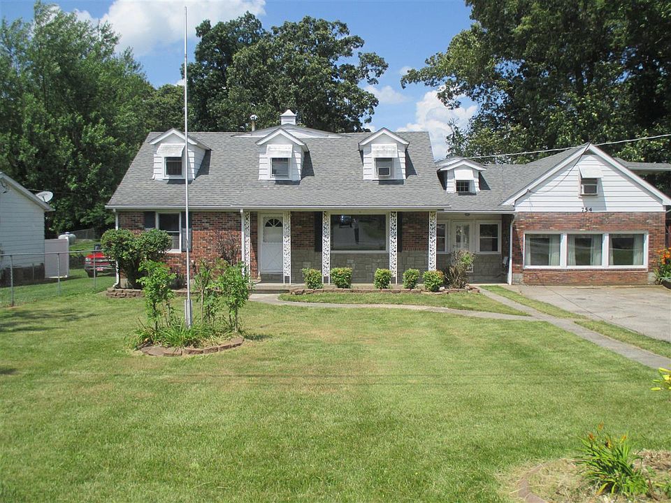 1st image of 754 Oak Dr