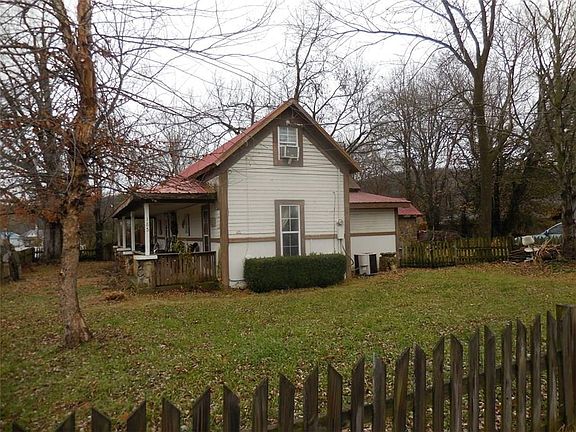 3rd image of 185 Garfield Ave