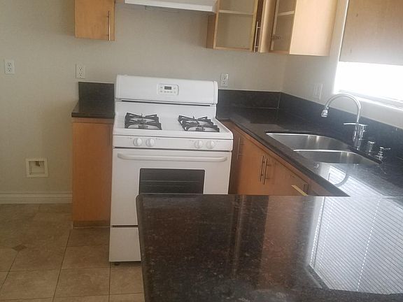 3rd image of 6716 Vineland Ave #1