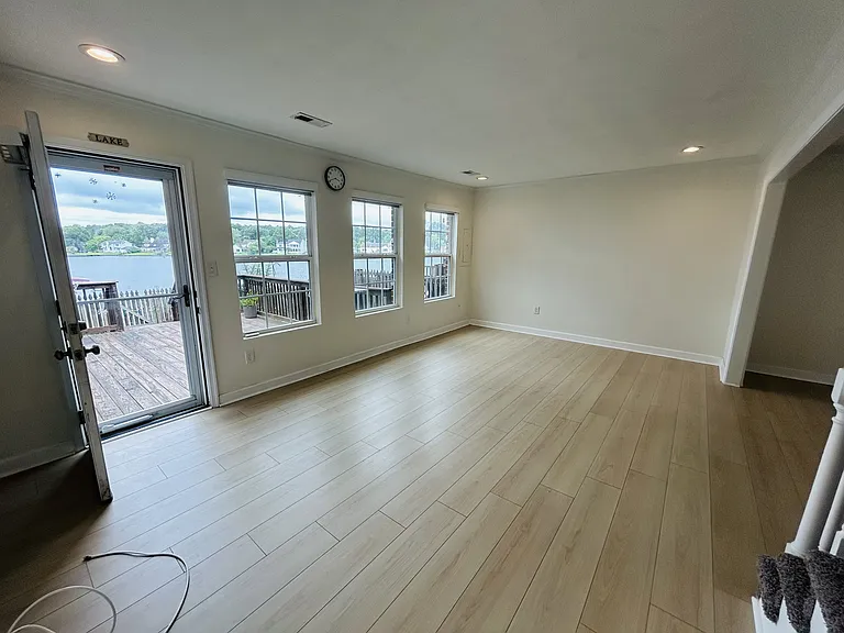 1823 Volvo Pkwy — Photo 9