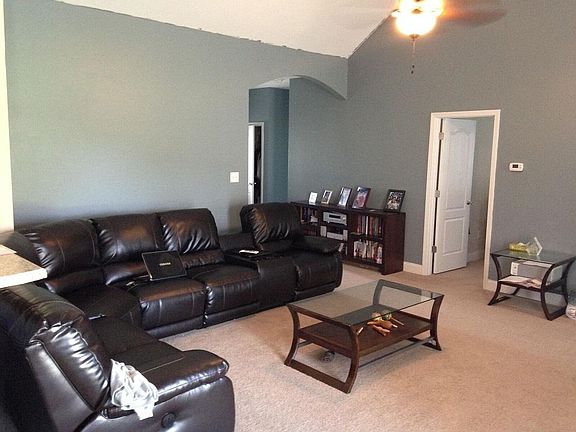 4th image of 140 Blackhawk Lane